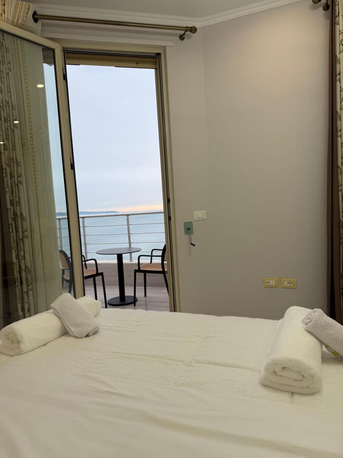 Luxuryseaview Apartment Durrës Eksteriør billede